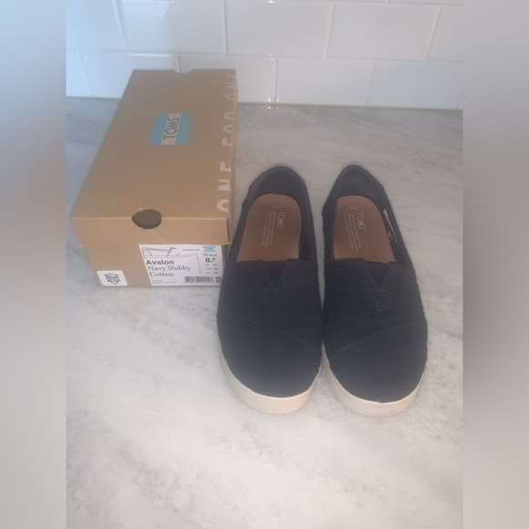 Toms Avalon Navy shoes - Picture 2 of 5